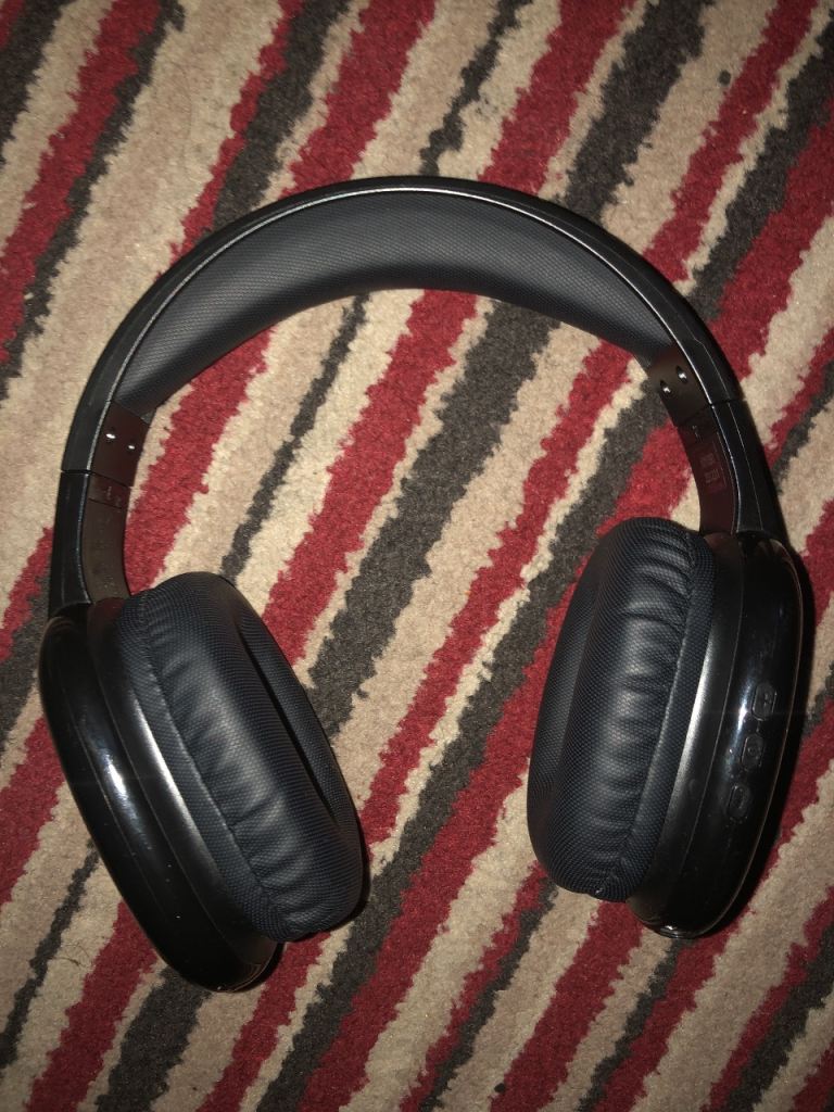 black headphones with usb c charger