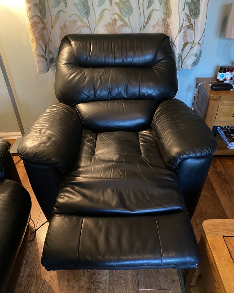 La-Z / Lazy Boy Black 3 Seater Sofa with Electric Reclining Arm Chair & Regular Arm Chair