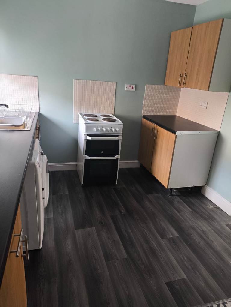 3 Bedroom Mid Terraced House 