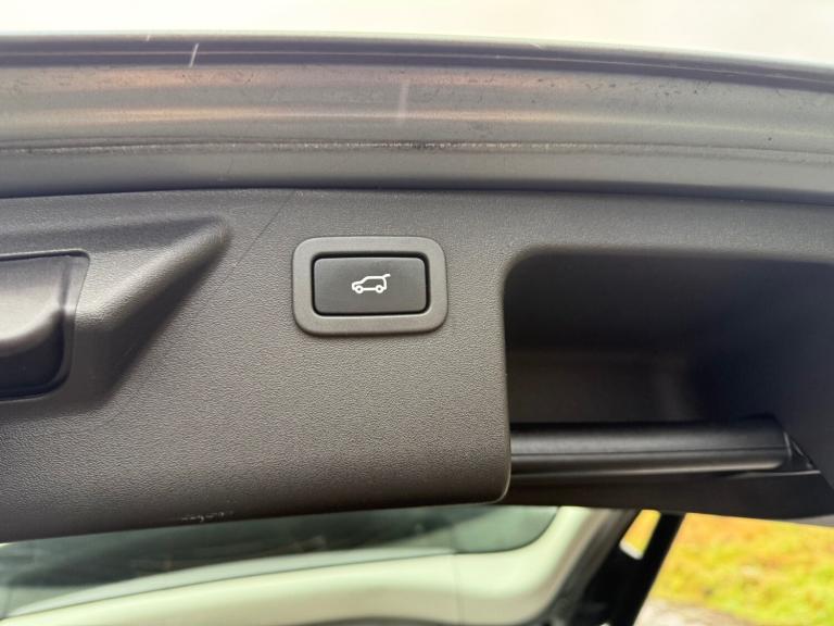 2017 Land Rover Discovery Sport 2.0 TD4 180 SE Tech 5dr Auto ESTATE Diesel Automatic