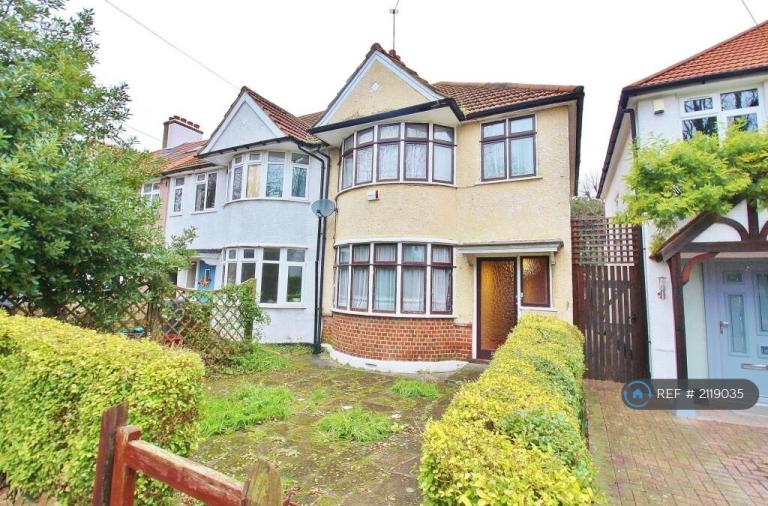 3 bedroom house in Crawford Close, Isleworth, TW7 (3 bed) (#2119035)