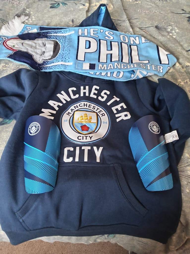 Manchester City Kids Hoodie, Scarf & Shin Pads – Good Condition