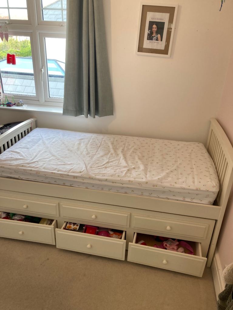 Single bed with guest bed underneath. 