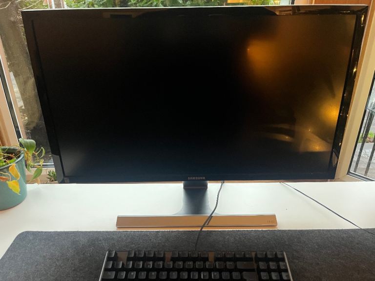 image for Samsung 28" 4K Monitor (LU28D590DS/KR)