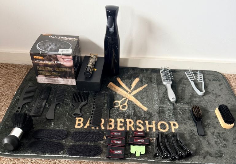 Hairdressing Kit with Diffuser, Clippers, Combs, and Accessories