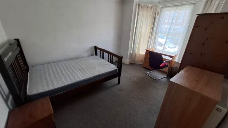 Student Roommate needed 