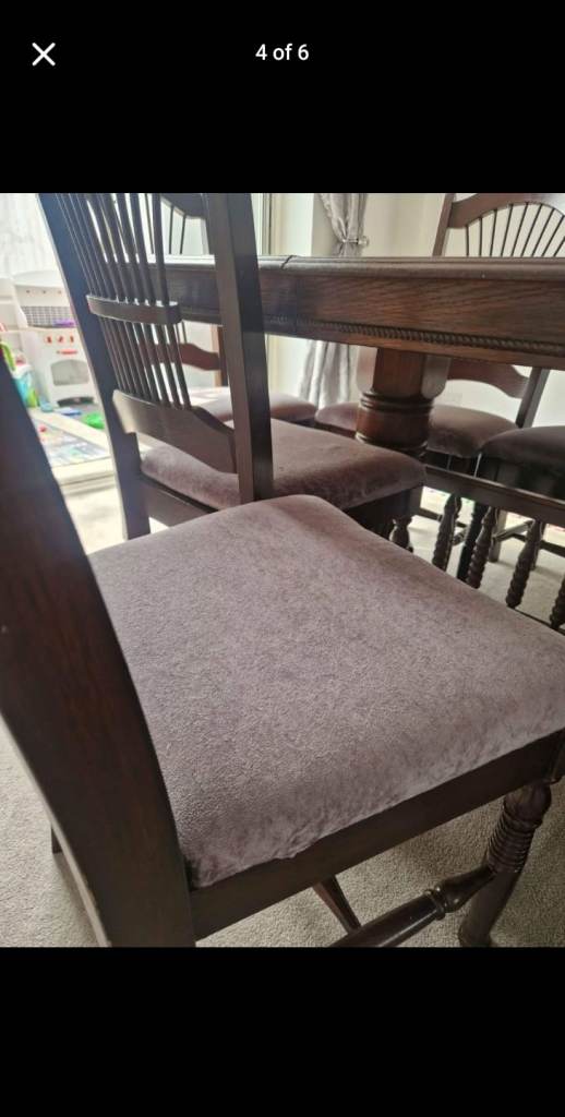 Extending Dining Table and Chairs 6-8 seater