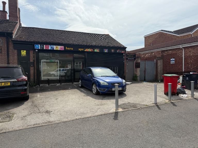 Shop unit for rent