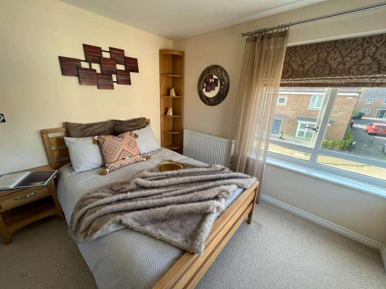 Spacious & Cosy En-suite Room for Rent – MK10 7AN