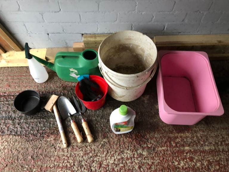 Addis Garden Bin, recycle bin and garden items