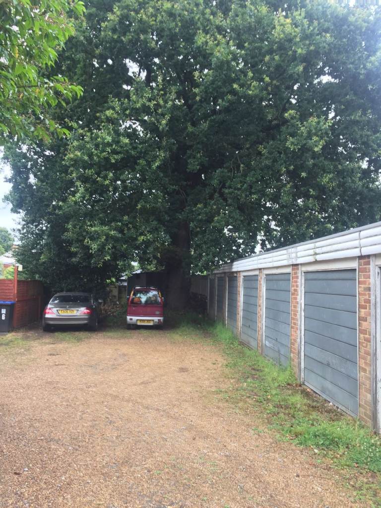 Boundary Road, Woking, Surrey, GU21 5BS