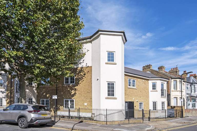 1 Bed Flat - Leyton - Contract Takeover