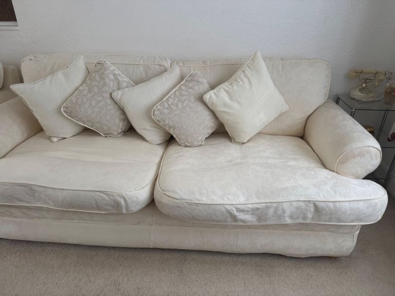 3 piece sofa suite for sale. Very good condition.