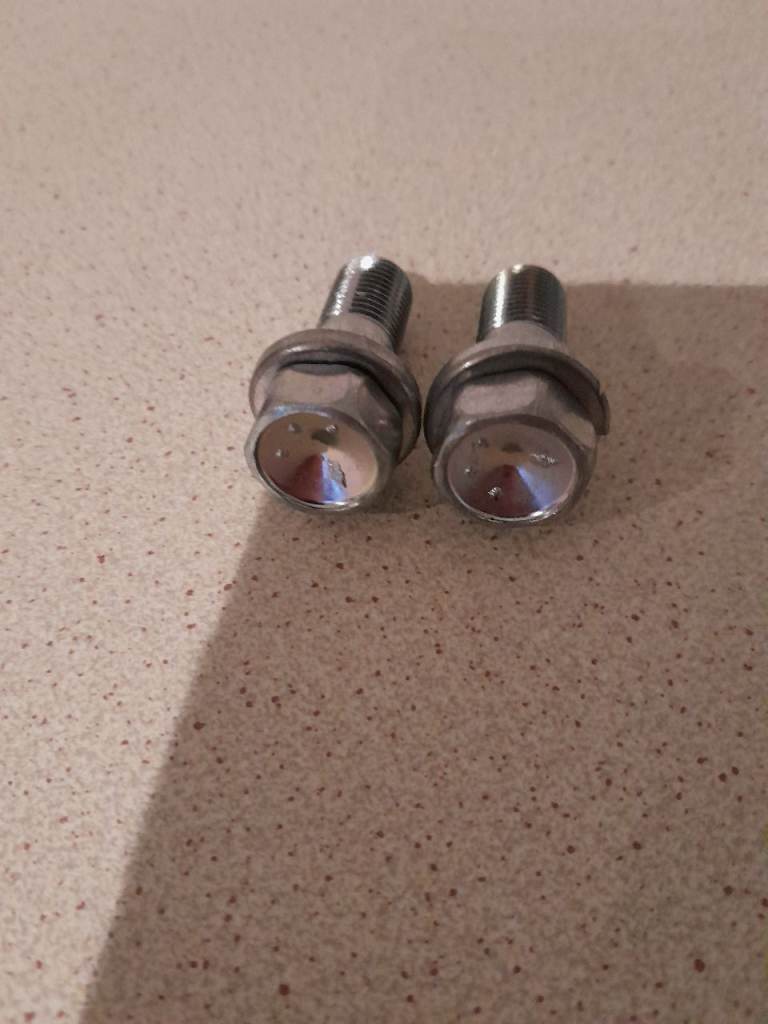 2x Genuine FRONT Brake Caliper Pad Carrier Bolt for Suzuki Jimny 09117-12012