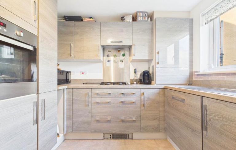 Complete Symphony Fitted Kitchen & Integrated Zanussi Appliances Included