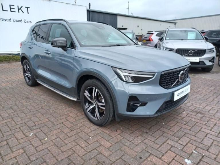 VOLVO XC40 2.0 B3P Plus Dark 5dr Auto