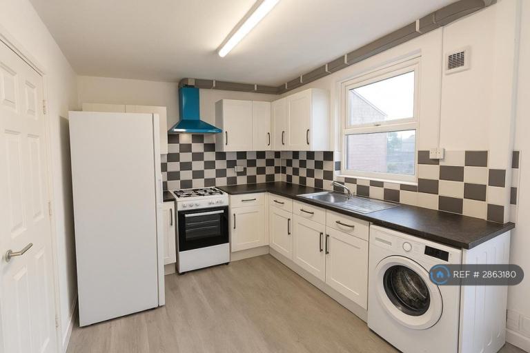 1 bedroom flat in Maddocks St, Liverpool, L13 (1 bed) (#2863180)