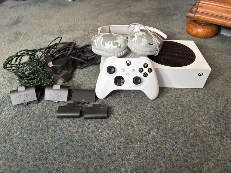 Xbox Series S Console with Controller, Headset & Batteries