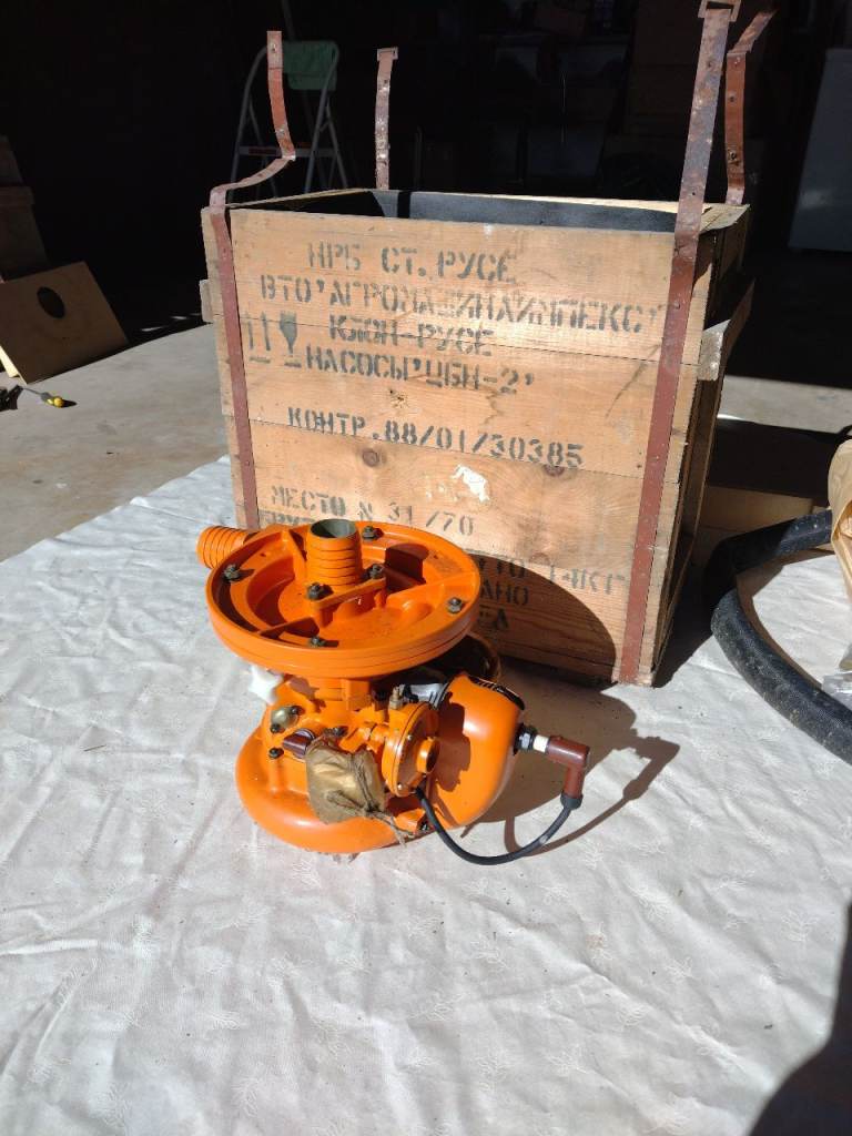 Stationary engine: Soviet-era Russian motor-pump, new and unused