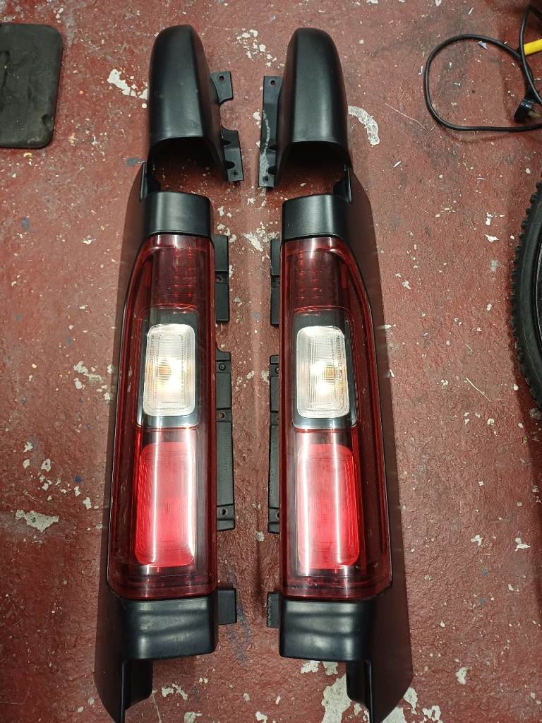 Vivaro , vauxhall , renault rear lights