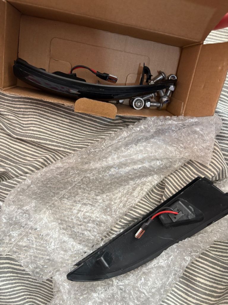 Ford fiesta mk7 sweeping indicator lights 