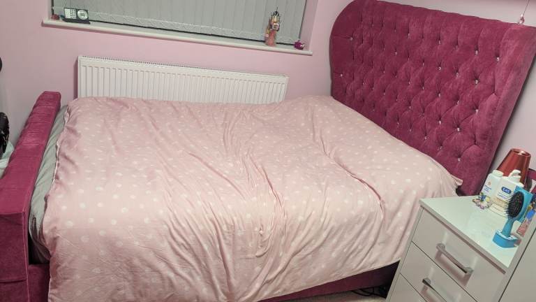 image for 4ft Single/Double Bed