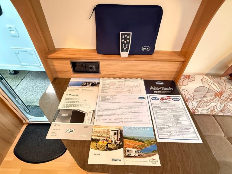 BAILEY PURSUIT 400-2 LIGHT WEIGHT CARAVAN WITH AUTO MOVER ..............NOW SOLD