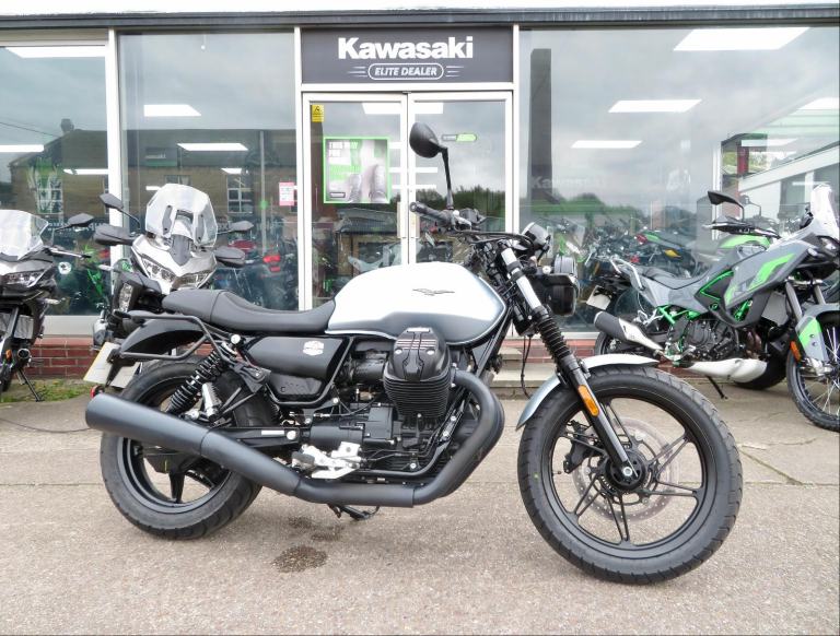 MOTO GUZZI V7 STONE 2021