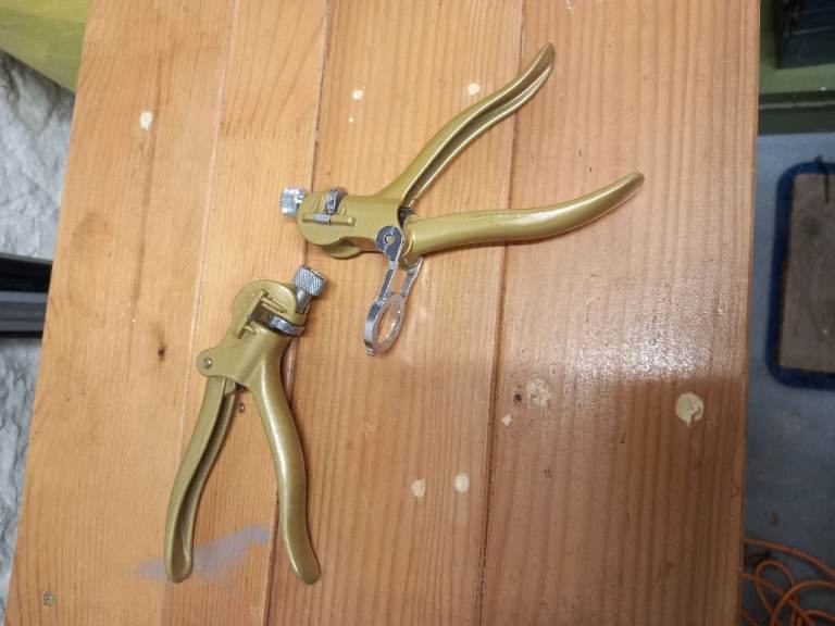 Saw setting pliers