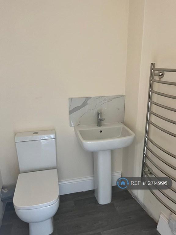 1 bedroom flat in Southgate Street, Gloucester, GL1 (1 bed) (#2714996)