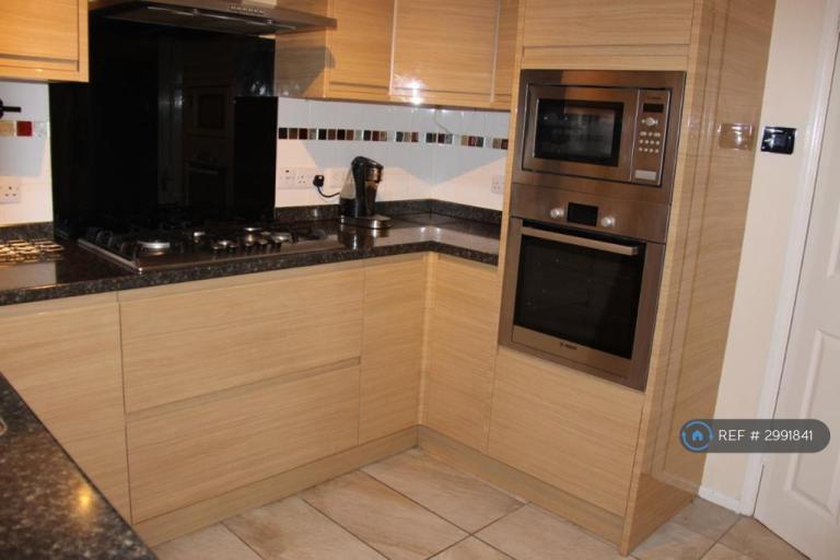3 bedroom house in Bergamot Place, Oxford, OX4 (3 bed) (#2991841)