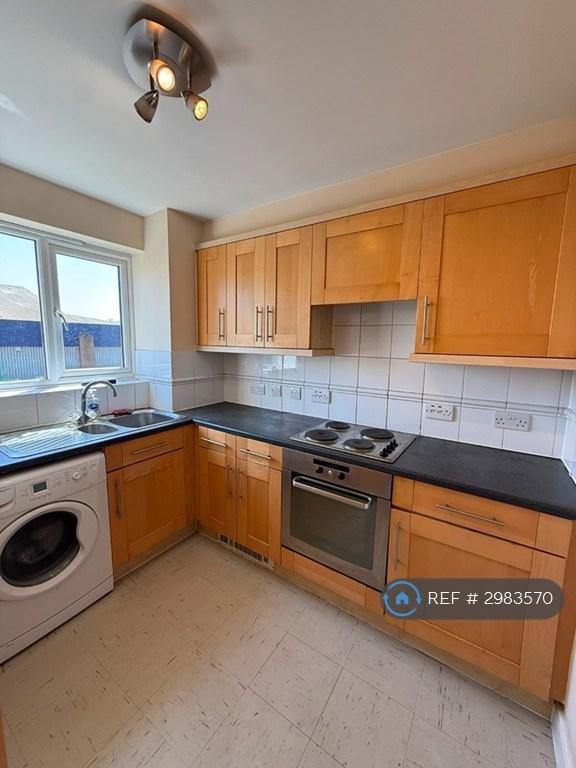 2 bedroom flat in Scotney Gardens, Maidstone, ME16 (2 bed) (#2983570)