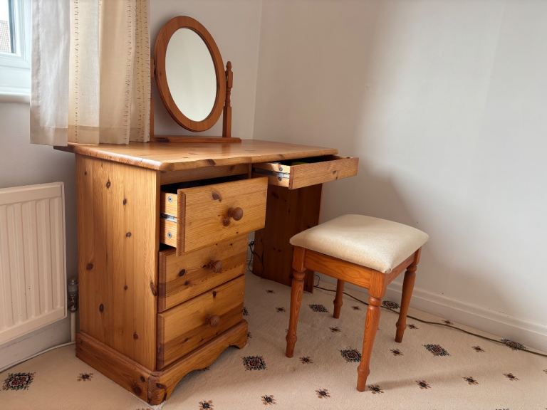 Dressing table set 