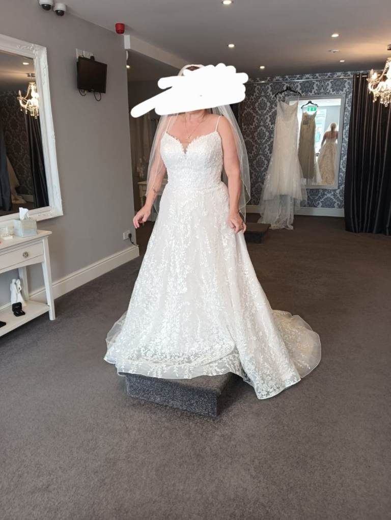 Wedding dress 