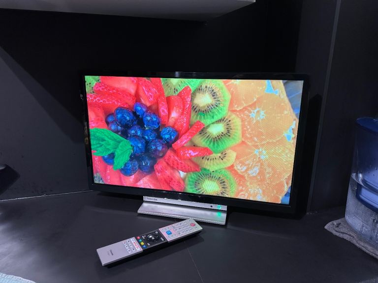 Toshiba 24 inch smart TV 
