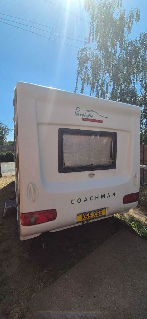 Caravan 4 berth fixed bed