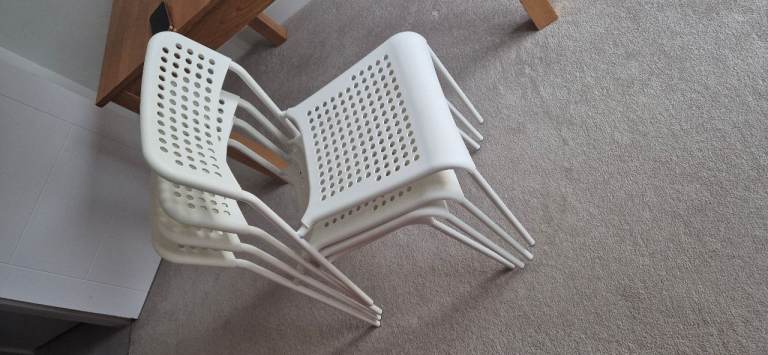 Set of 4 White Plastic Stacking Chairs – Good Condition