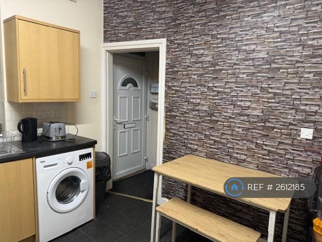 4 bedroom house in Elmfield Terrace, Huddersfield, HD5 (4 bed) (#2612185)