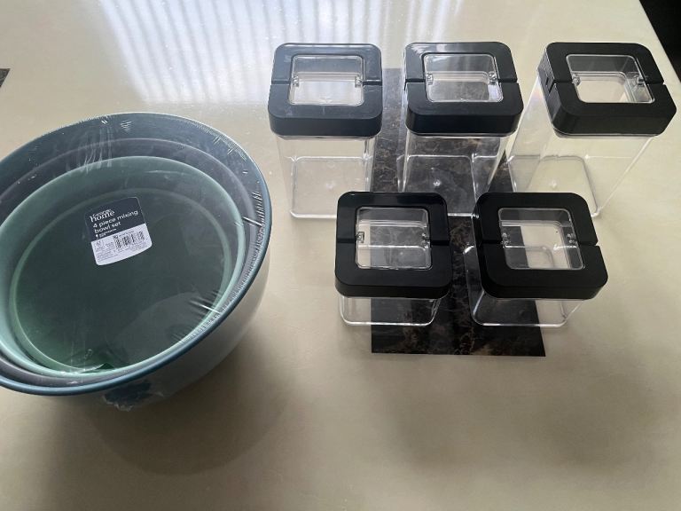 Food container and mixing bowls 
