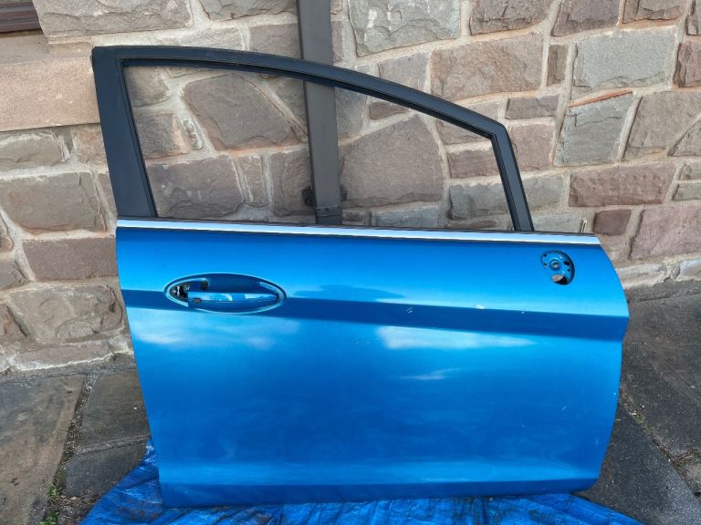 Ford Fiesta drivers door 2013>