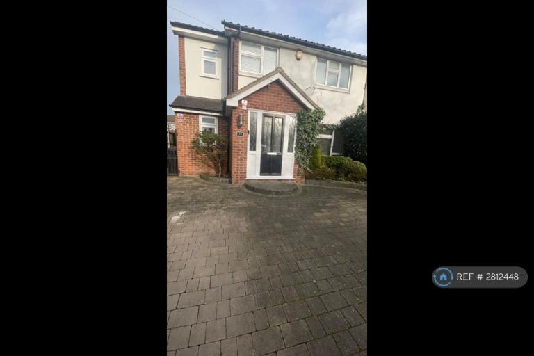 4 bedroom house in Priests Avenue, Romford, RM1 (4 bed) (#2812448)