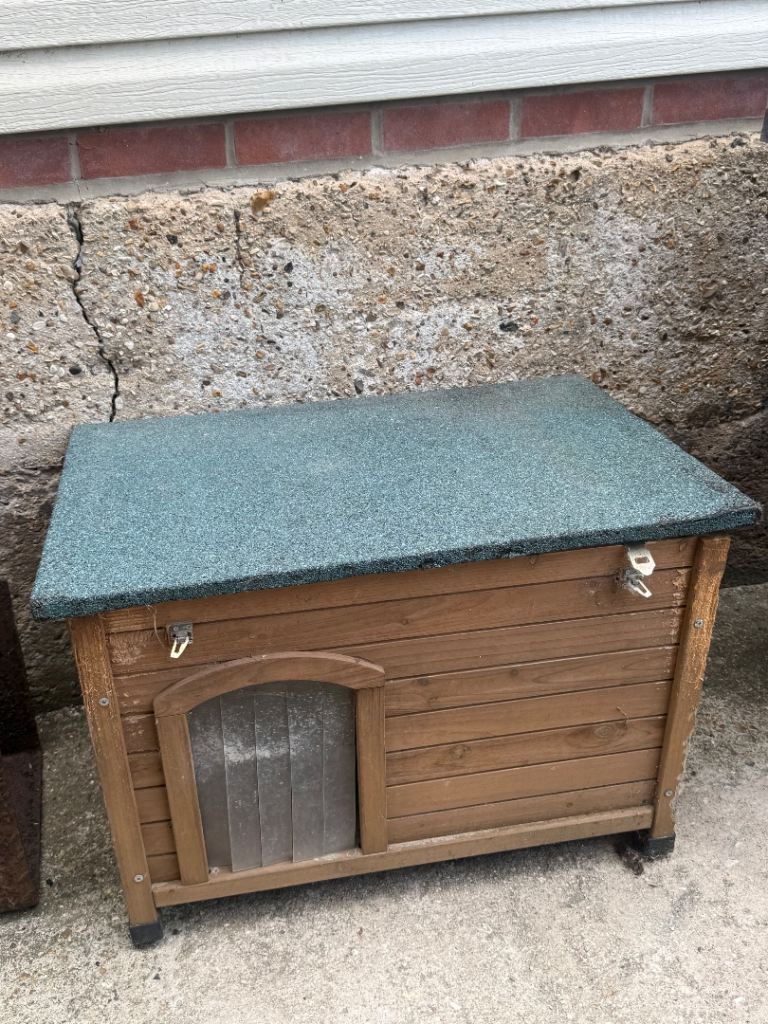 Wooden cat/dog waterproof kennel 