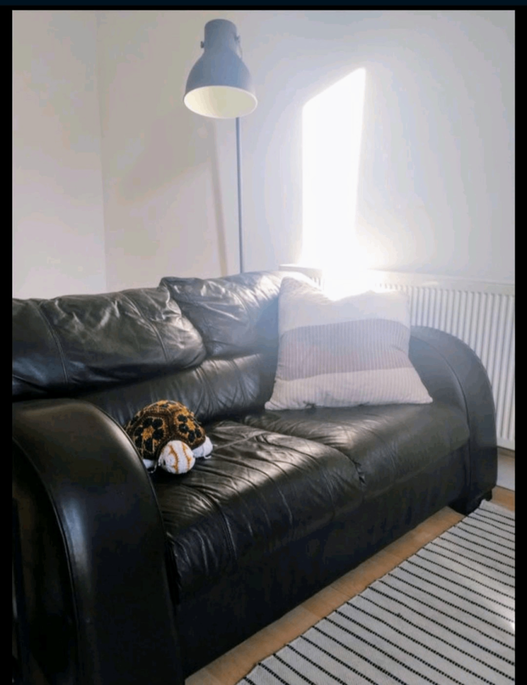 Large bright double room – 600 all included 