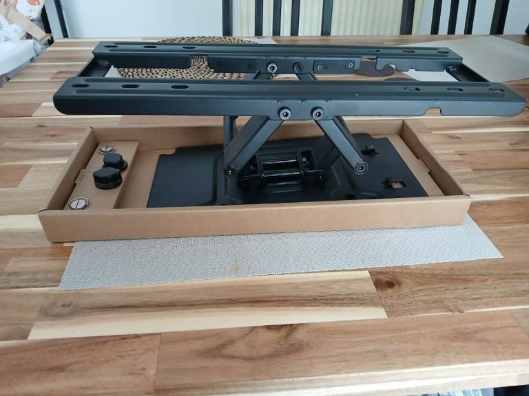 Sky TV glass-air 64inch bracket