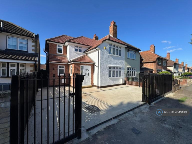 4 bedroom house in Mawney Road, Romford, RM7 (4 bed) (#2849130)