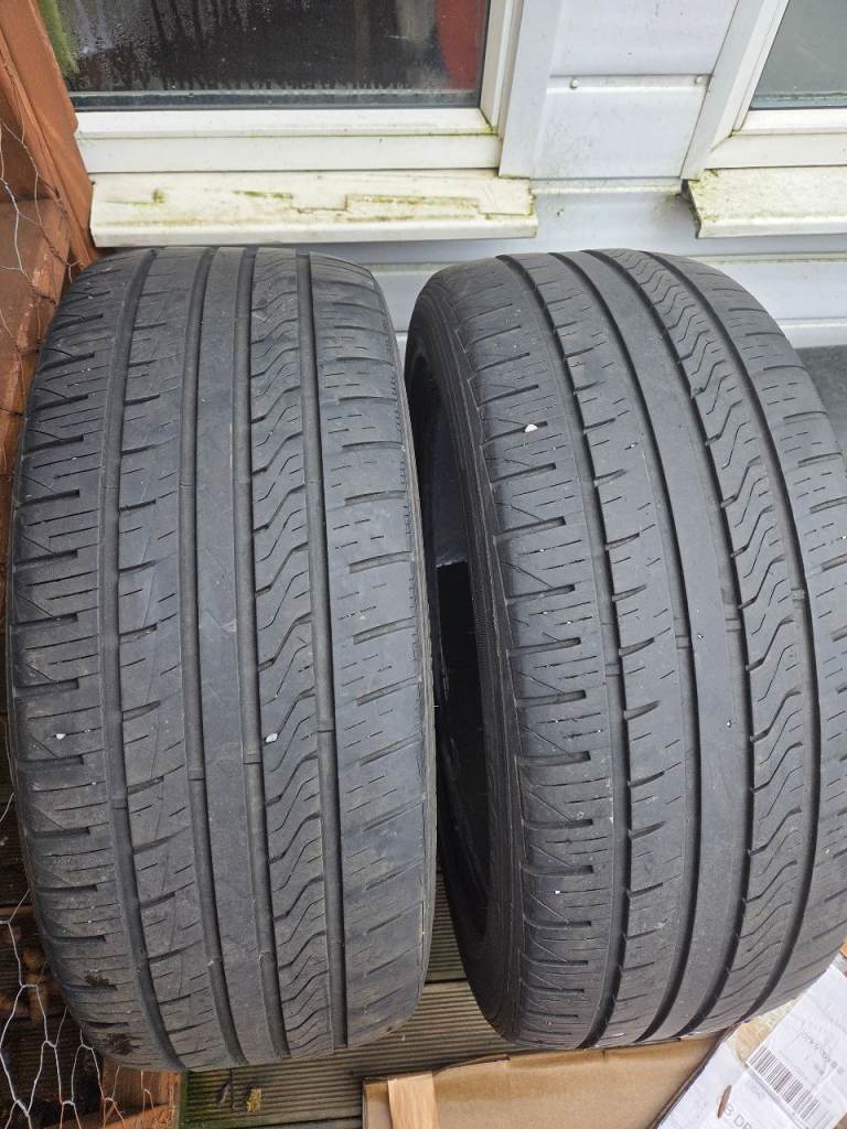 Landrover discovery sport tyres x2