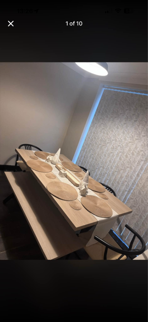 The Range Ashford Dining Table with Bench – used Condition