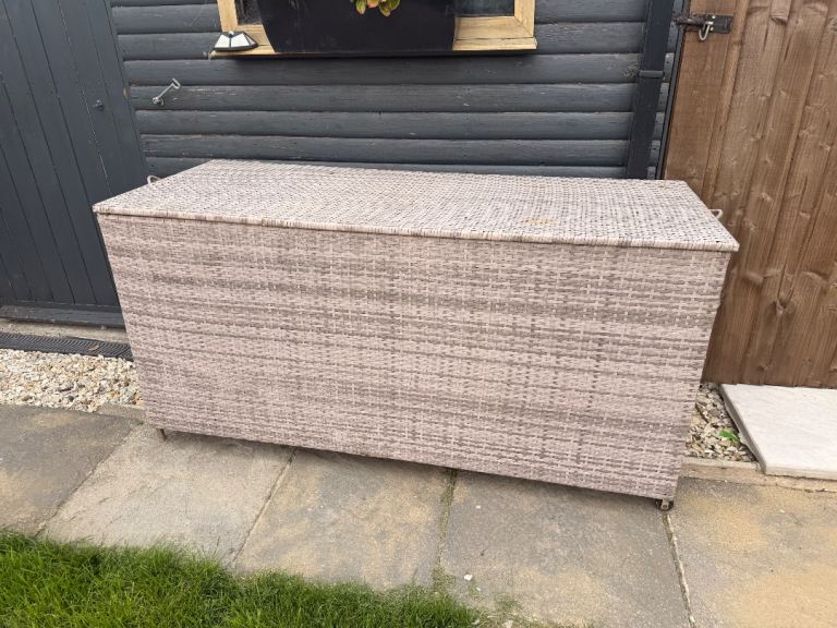 Extra large garden storage ottoman 