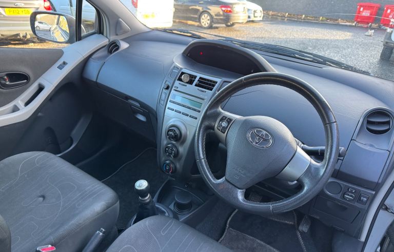 Toyota Yaris 1.0 Petrol 12 months MOT, £35 road tax BARGAIN! 