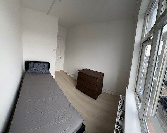 Single Room Available – Harrow